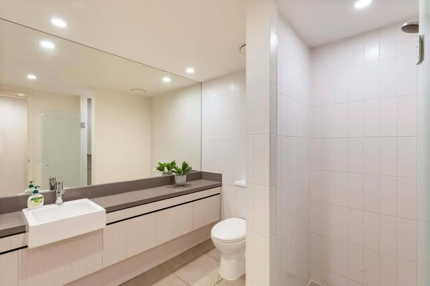 'The Palms' Swim-Out Comfort Meets Tropical Charm Port Douglas Lägenhet