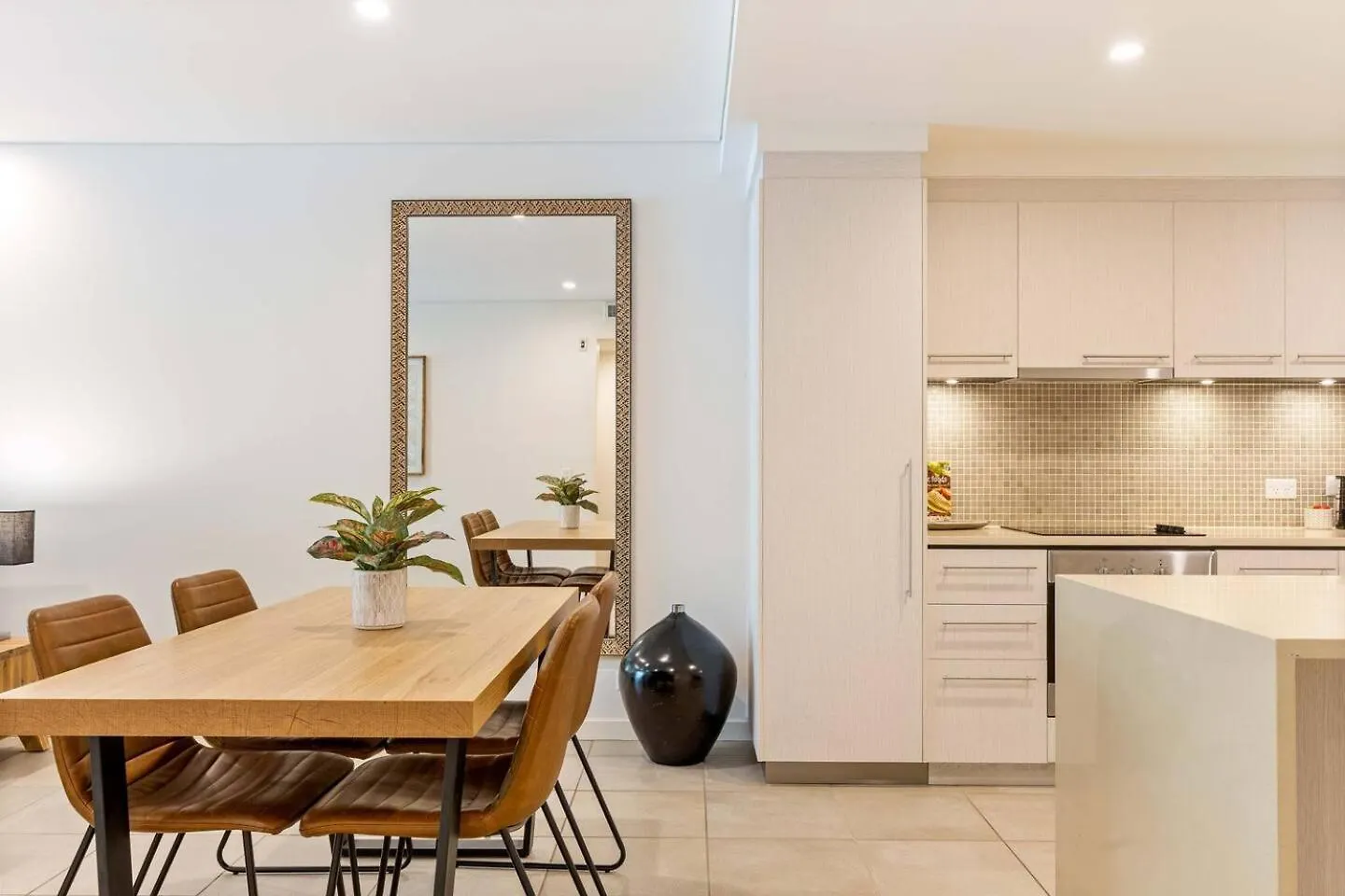 'The Palms' Swim-Out Comfort Meets Tropical Charm Port Douglas Lägenhet
